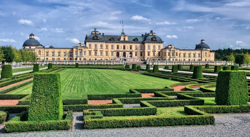 The Royal Castle ( Drottningholmslott) 