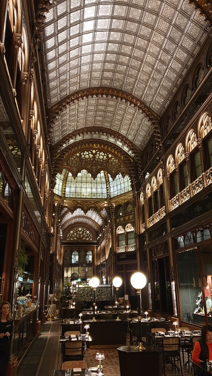 Parisi Passage
