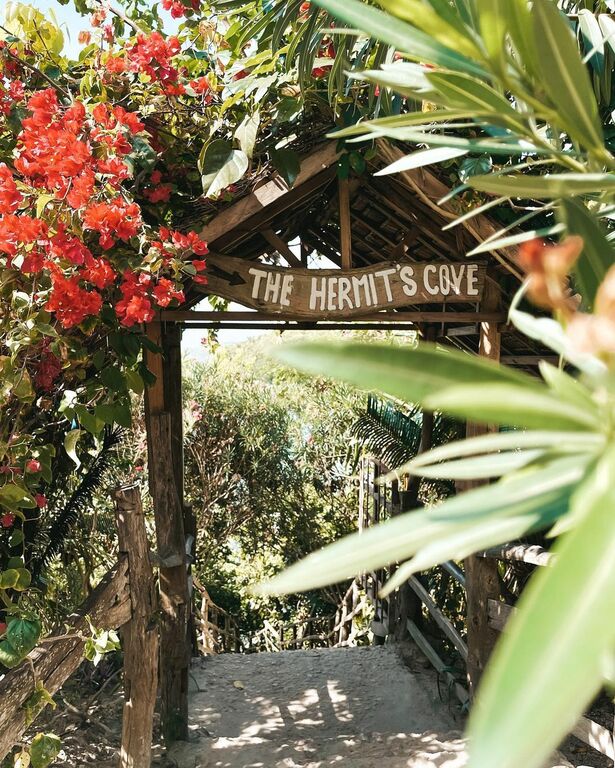 Hermit's Cove, Aloguinsan