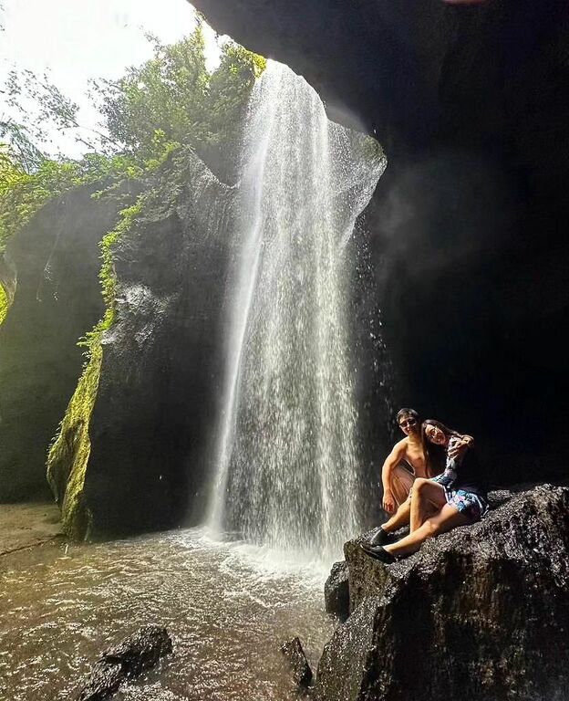 Goa Raja Waterfall, Bali