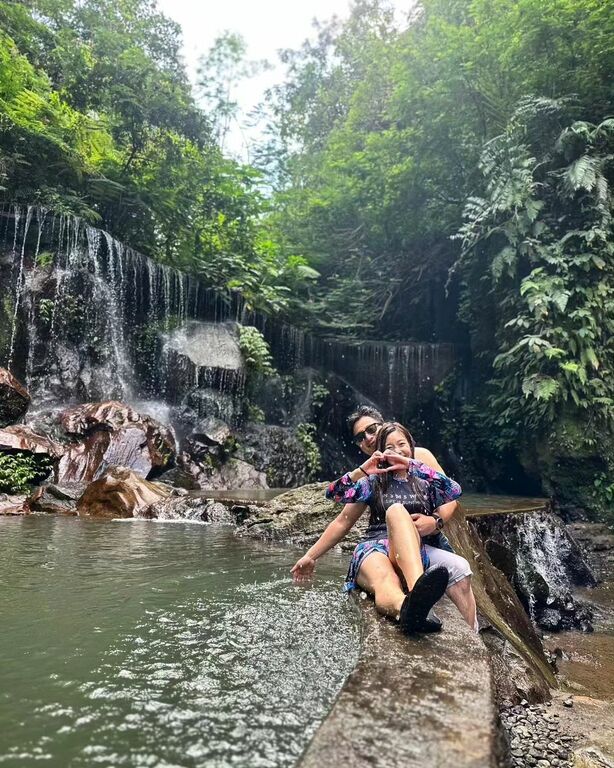 Goa Raja Waterfall, Bali