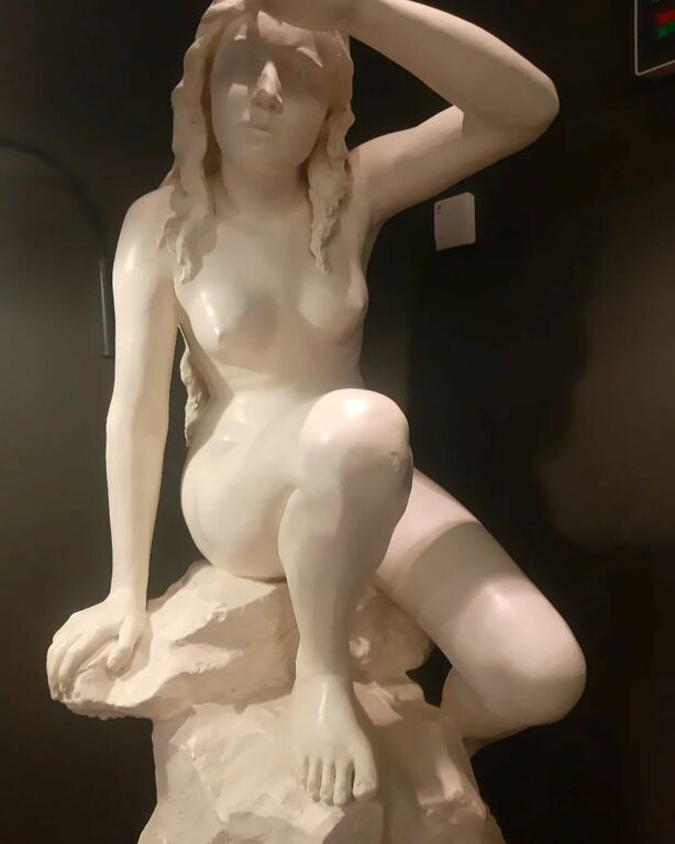 Sculpture in Hotel Torni