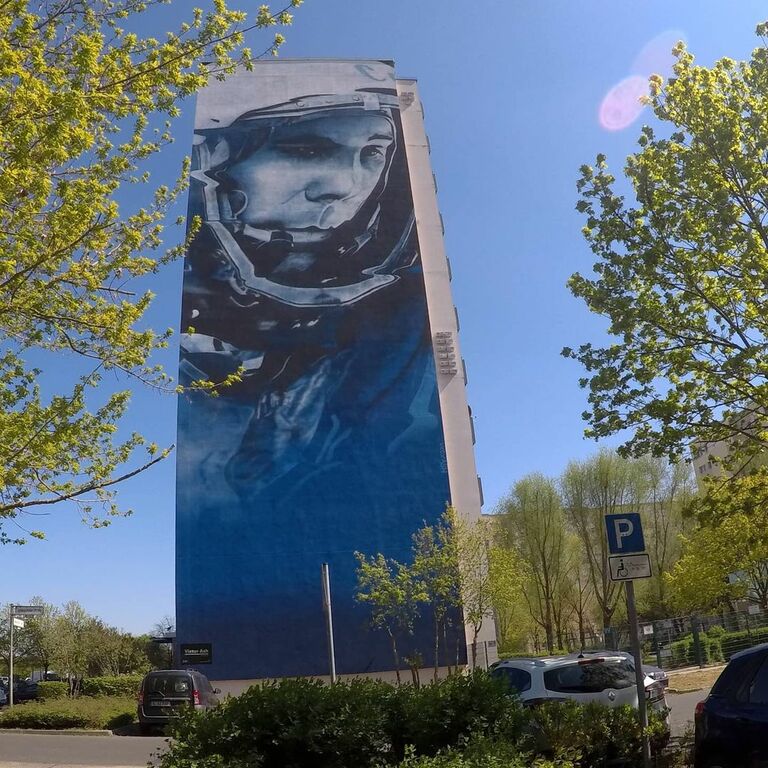 Astronaut Cosmonaut mural at Oranienstraße 195