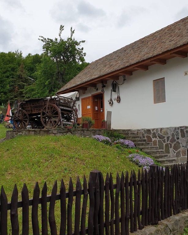 Hollókő