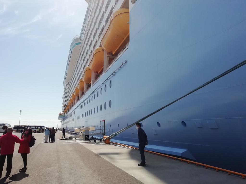 Travel cruise