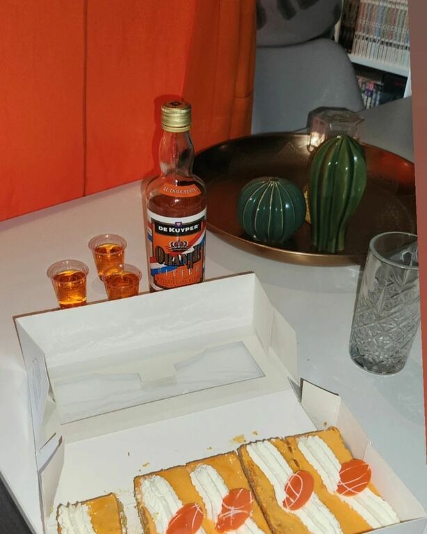 Orange tompouce pastries