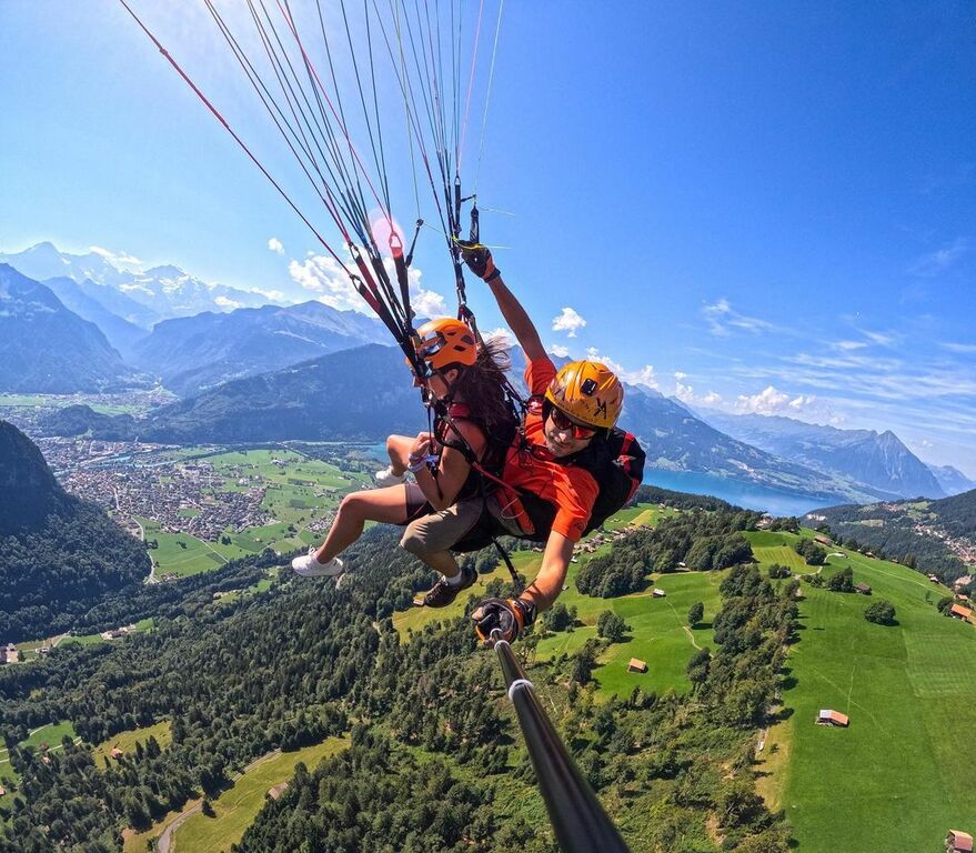 Tandem paragliding