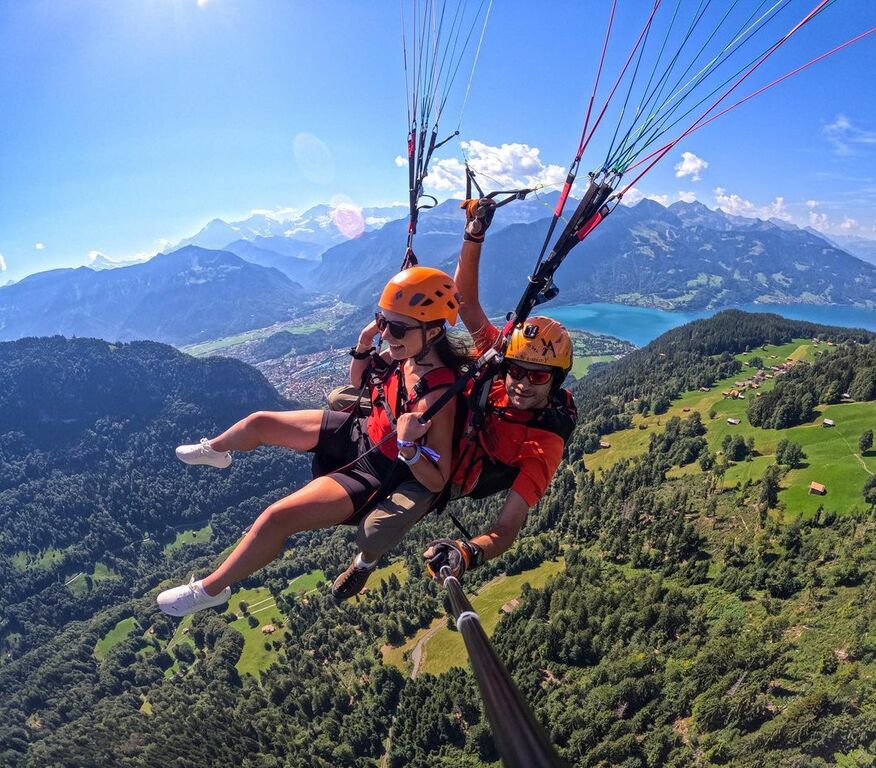 Tandem paragliding