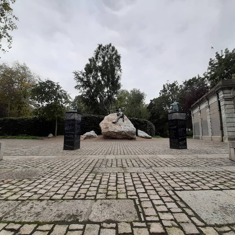 Oscar Wilde Monument