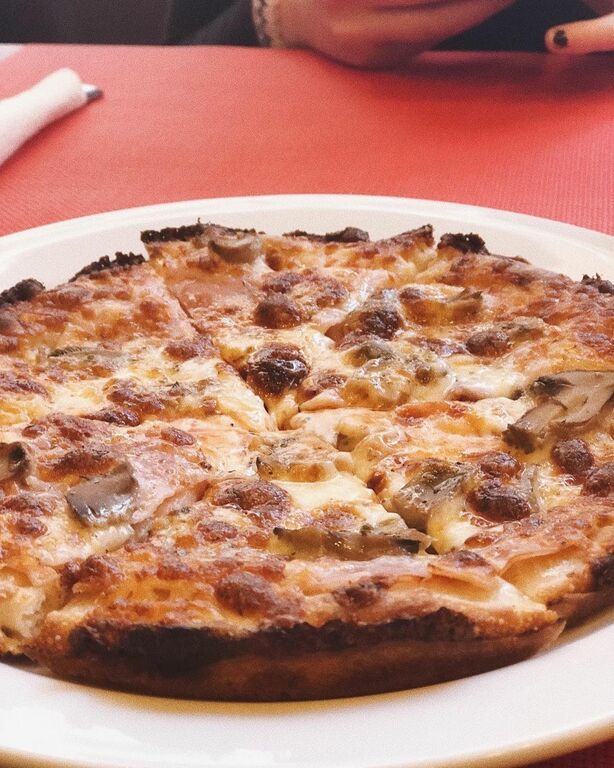Pizza at Meucci