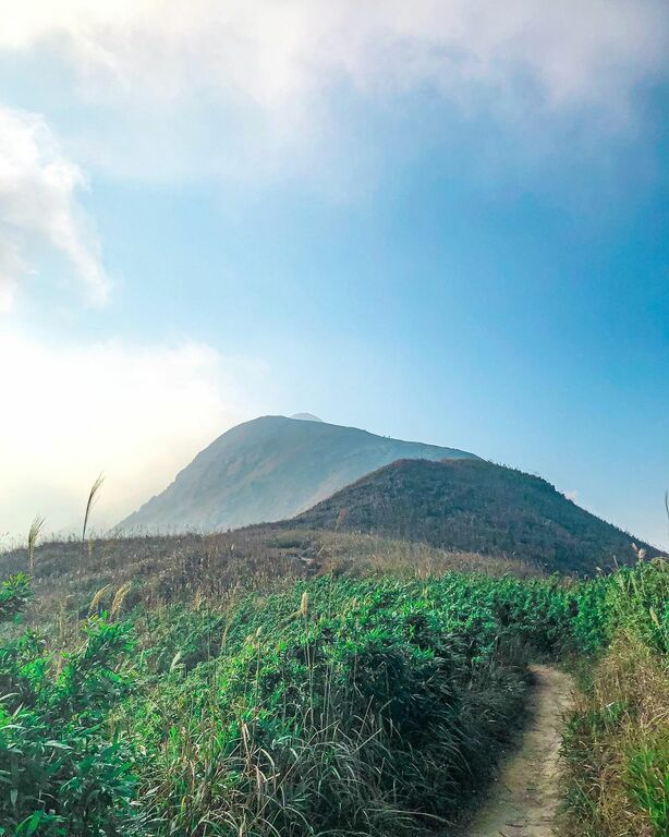 West Dog's Teeth and Lantau Peak Hike