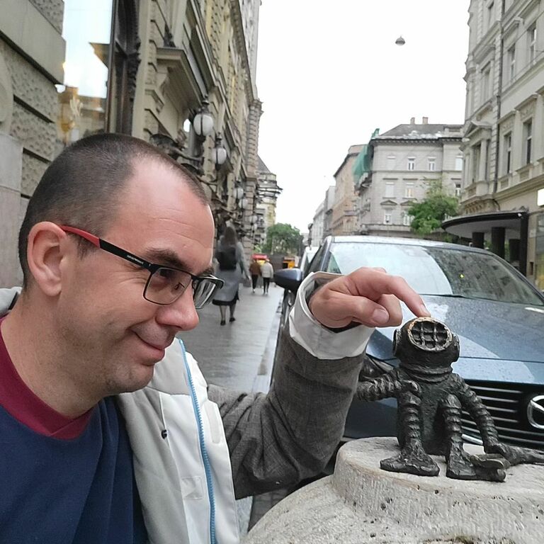 A buvár - miniatür szobor