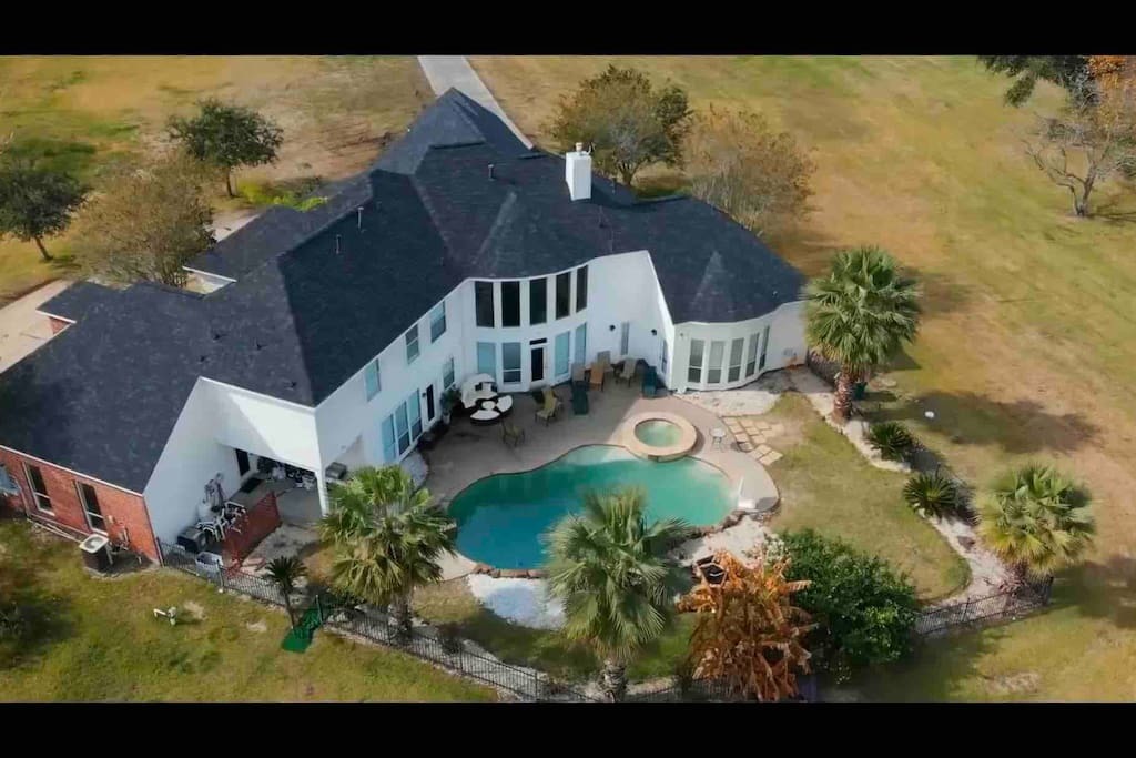 15 Best Party Houses To Rent For One Night In Houston, Texas Trip101