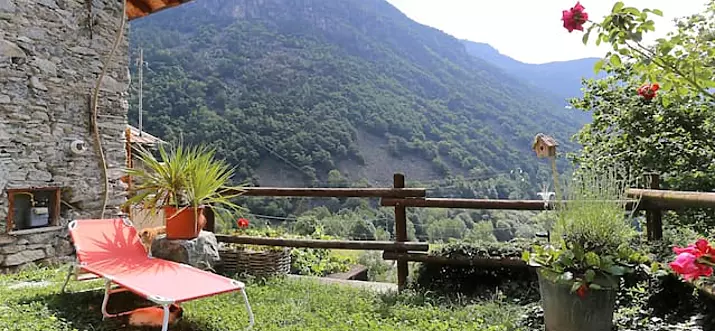 Top 10 Airbnb Vacation Rentals In Saint-Denis, Italy
