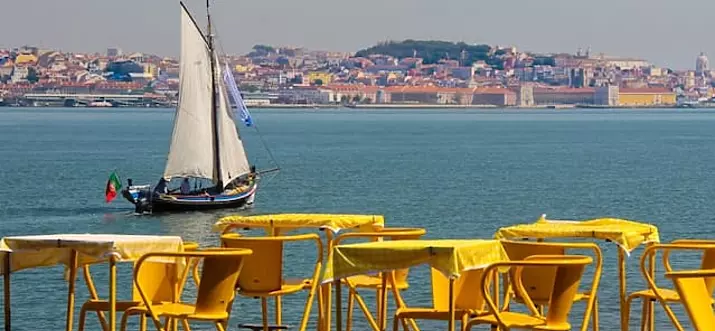 Top 10 Airbnb Vacation Rentals In Almada, Portugal