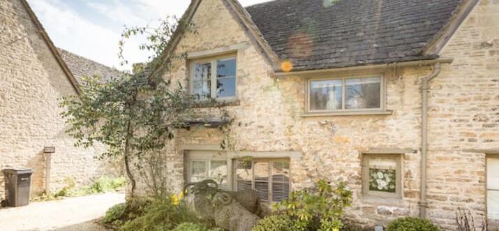 airbnb Bibury