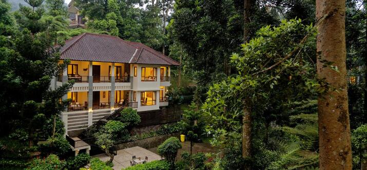 where to stay in puncak indonesia