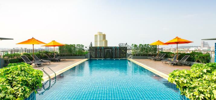 hotels with rooftop pool in pattaya