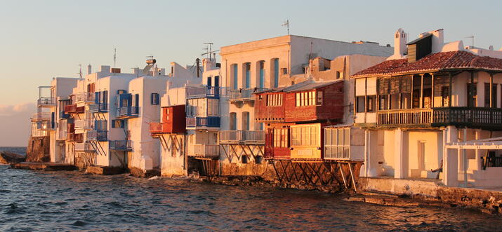 things to do in mykonos at night