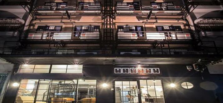 backpacker hostels in bangkok