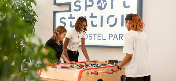 party hostels in paris
