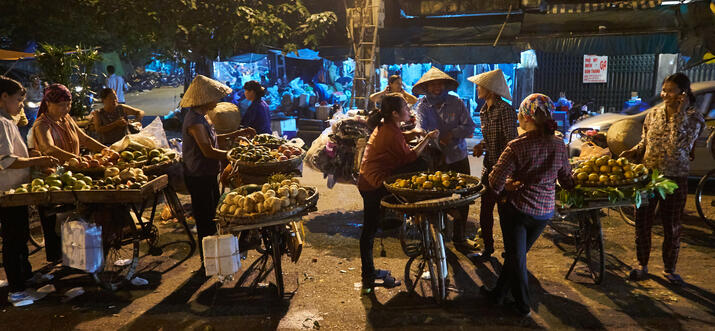 night markets in hanoi