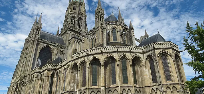 Que faire à Bayeux, France ? Découvrez la Normandie avec ce guide des 8 lieux incontournables