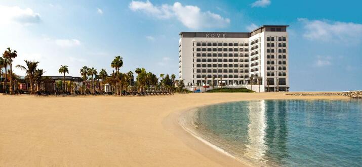 3 star hotels in dubai with swimming pool