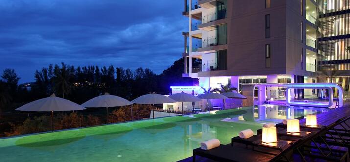 Shots By The Pool: 6 Best Hotels In Phuket With A Swim Up Bar - Updated 2024