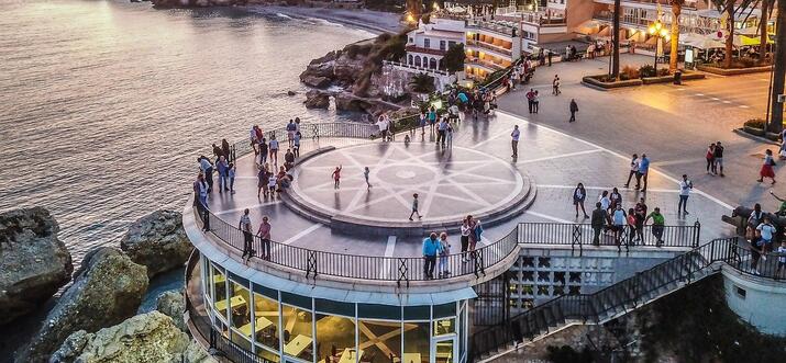 7 Meilleures choses à faire à Nerja, Espagne: Un village blanc andalou
