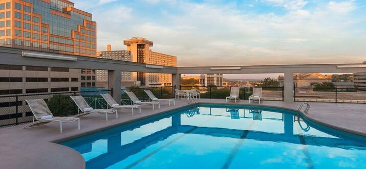 5 Meilleurs hôtels avec piscine sur le toit à Kansas City, Missouri