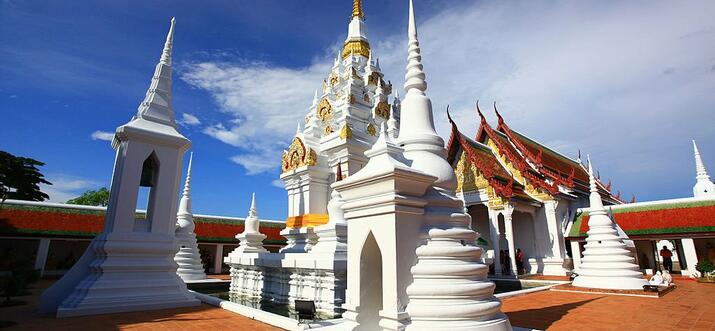 Manger, faire du shopping, prier: 10 choses à faire à Surat Thani, Thaïlande
