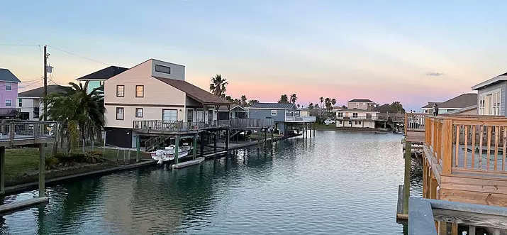 Top 11 Airbnb Vacation Rentals In Jamaica Beach, Texas