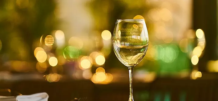 10 Handpicked Wine Bars In Midtown East, New York