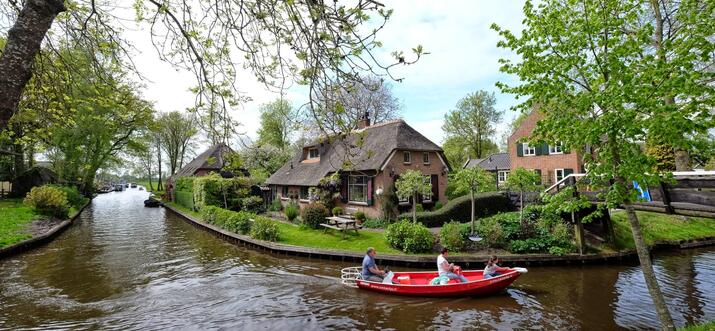 things to do in giethoorn