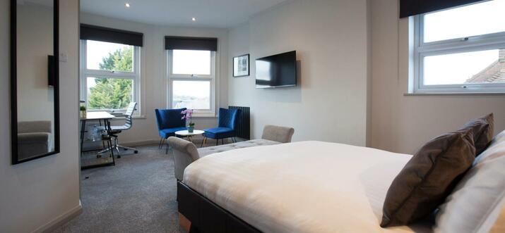 hotels near guildford station