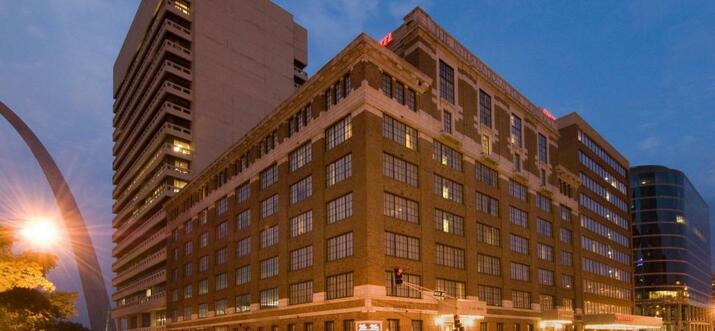 12 Best Pet-Friendly Hotels In St. Louis, Missouri