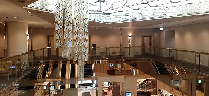 Spacious Convenience At A Gilded Age Hotel Near Shin-Osaka Station