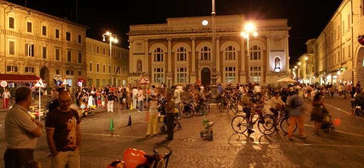 things to do in Pesaro at night