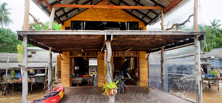 Stay In A Beautiful Craftsman House On Stilts At Wooda House