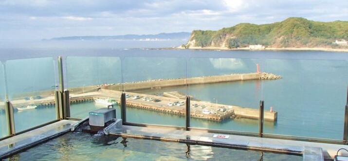 A Great Panorama Hot Spring 35 Meters Above the Ground in Kamogawa’s Kichimu Inn