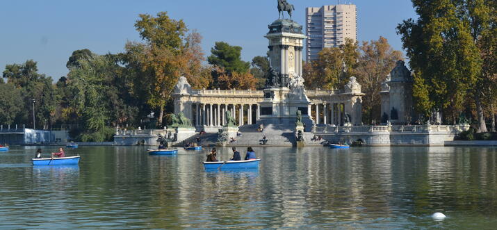 Enjoy Autumn In Madrid’s Biggest And Oldest Park, El Retiro