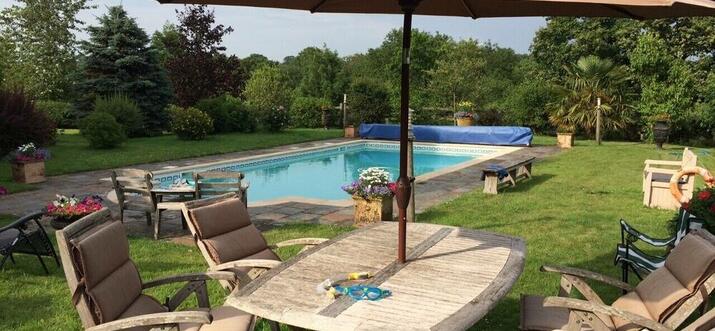 holiday cottages with pool devon