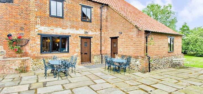 holiday cottages with pool norfolk