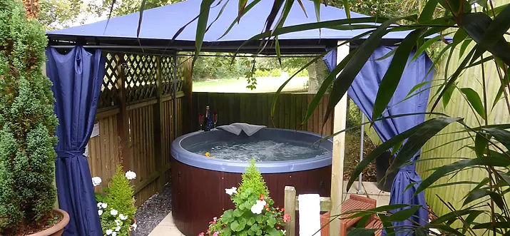 Top 6 Log Cabins With Hot Tubs In New Forest, UK