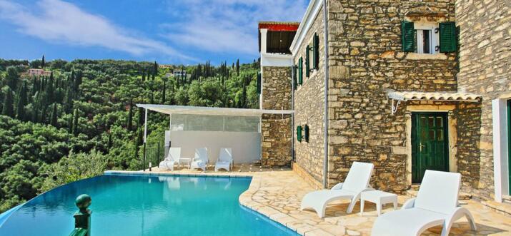 villas with pool in corfu