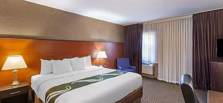 10 Handpicked Hotels With Parking Near Toronto Airport, Canada