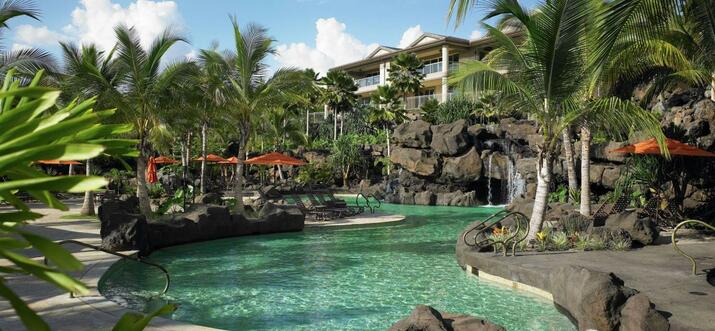 best resorts in maui