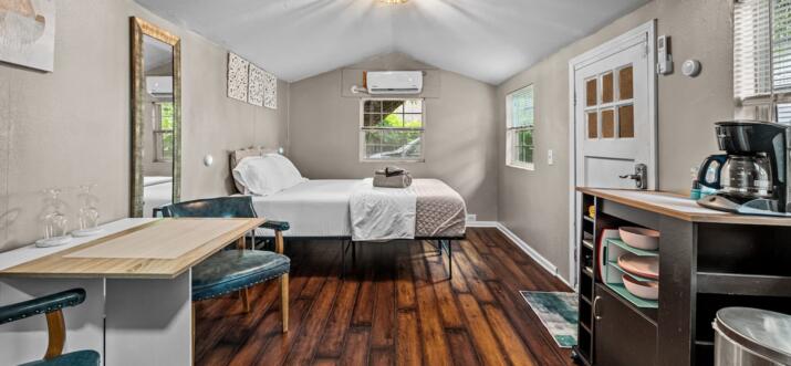 airbnb tiny house dallas