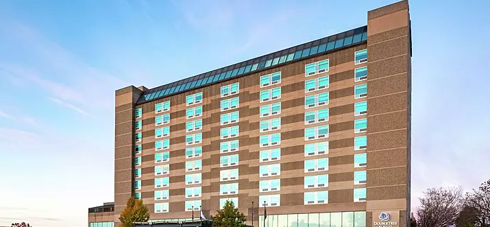 17 Best Hotels With Pool In New Hampshire, USA